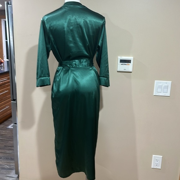Satin 3/4sleeve robe - Picture 5 of 6